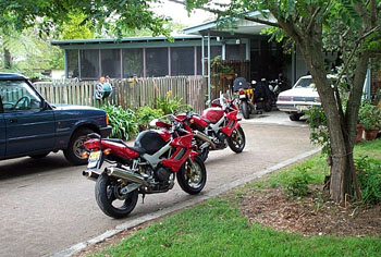 Bikes at Debs parents at Kulnura